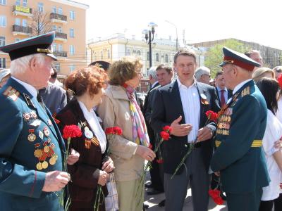 В Рязани ветераны-единороссы возложили цветы к мемориалу на площади Победы
